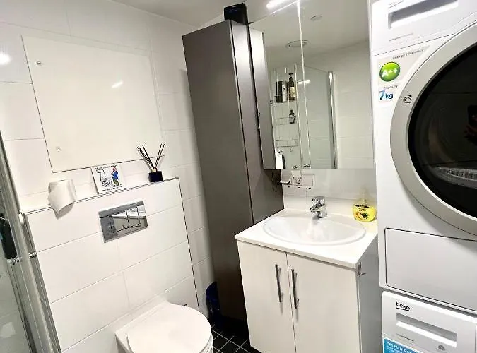 Very Cozy And Central Near The City Centre Apartment *